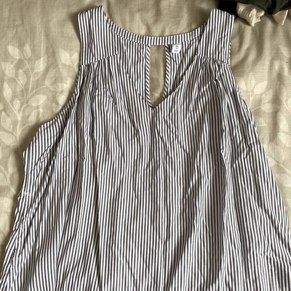 Flowy Blouse - Picture 2 of 2